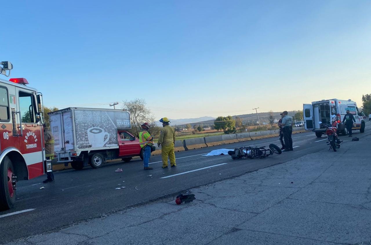 Mujer motociclista muere arrollada