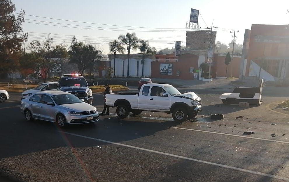 Pérdidas materiales deja accidente en la carretera a Pátzcuaro