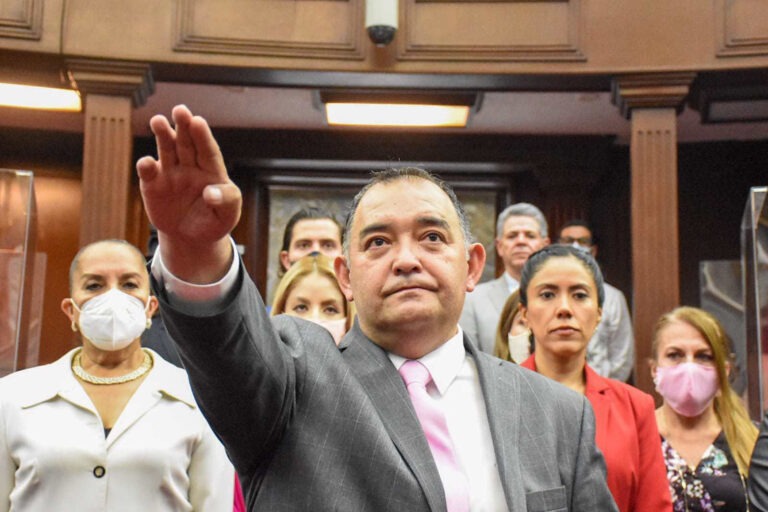 Piden destitución de secretario de Finanzas del Congreso de Michoacán