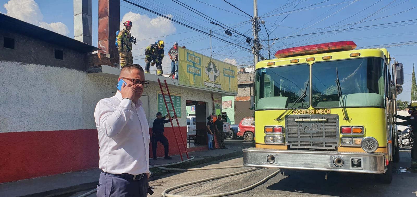 Se incendia chacuaco de una pollería