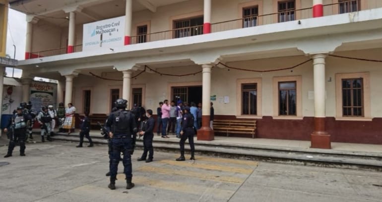 Sujetos armados atacan jefatura de tenencia en San Lorenzo