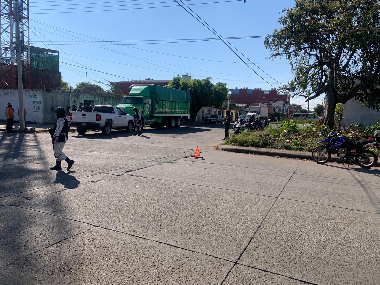 Atacan a balazos a comerciantes de aguacate en la colonia La Mora