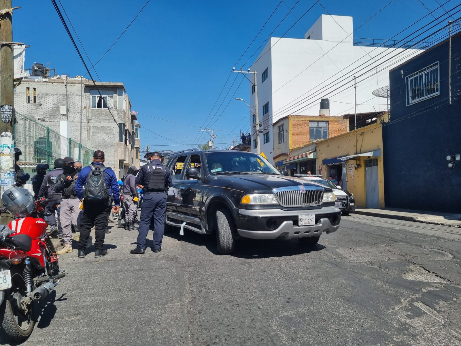 Detienen a banda que robaba tienda de autoservicio