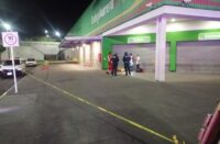 Hombre es ejecutado fuera de un supermercado en Morelia2