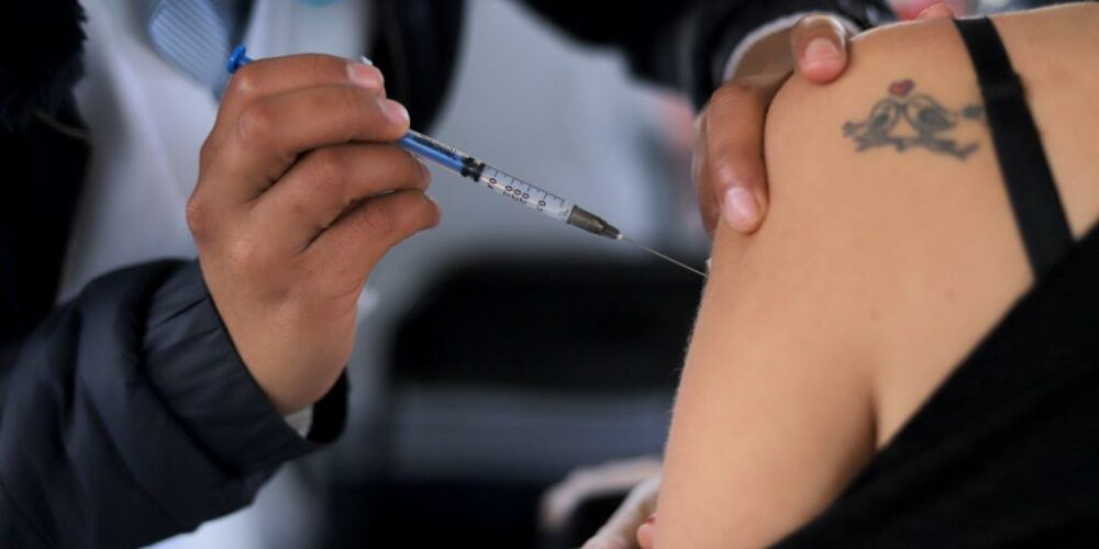 Hoy vacunación anticovid para maestros y adolescentes en Morelia