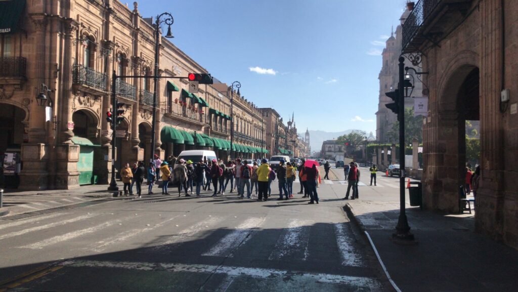 Mañana de calles y avenidas bloqueadas en Morelia
