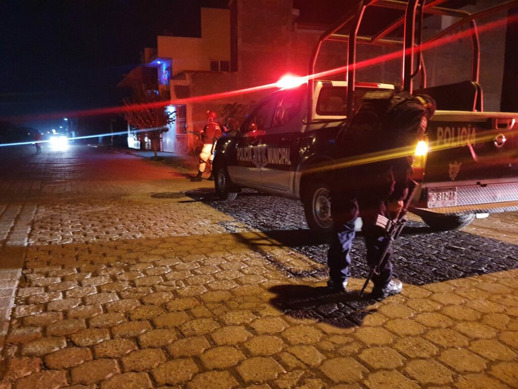 Mueren dos jóvenes baleados en Campestre San José