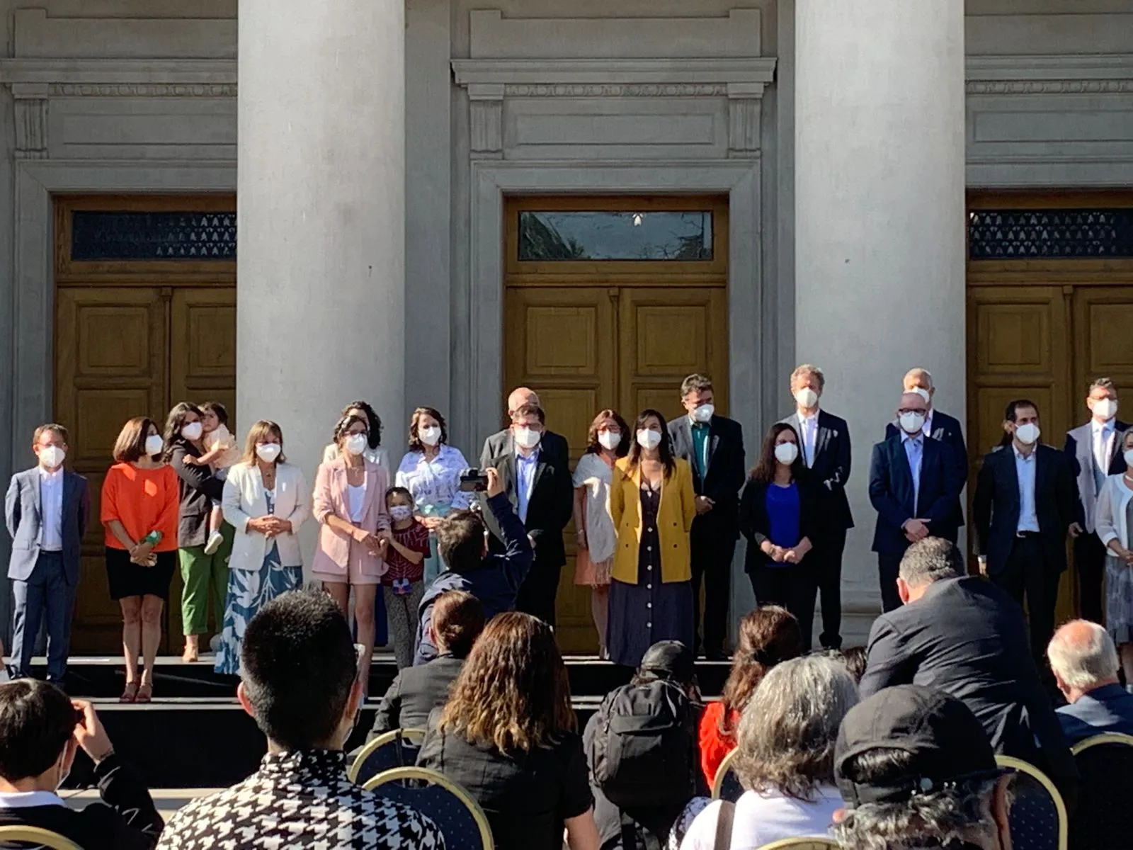 Presenta presidente de Chile a los miembros de su gabinete