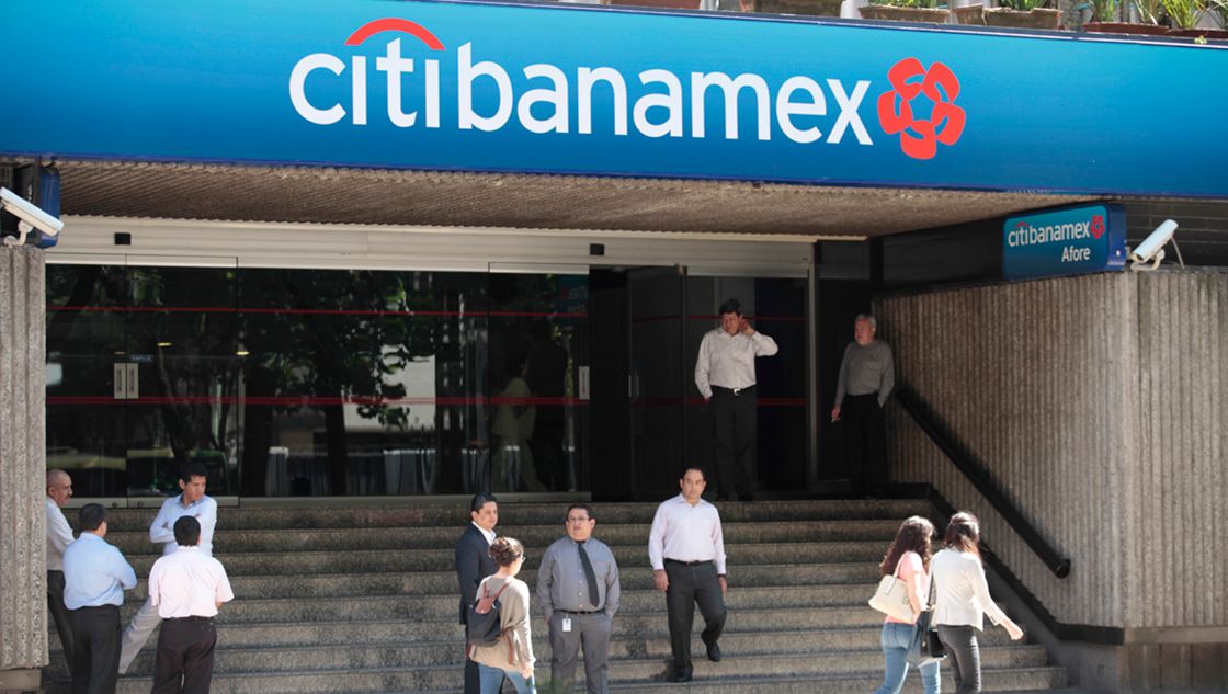 Titular de IUF propone que Estado y empresarios compren Banamex