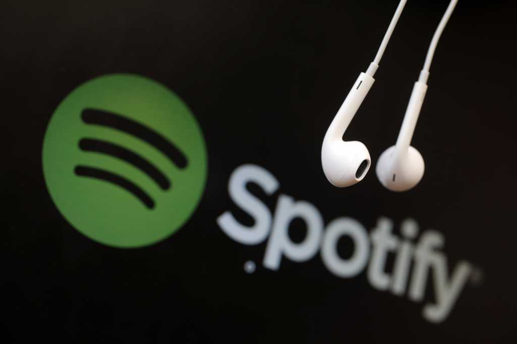 Tras críticas Spotify mejorará medidas contra desinformación del Covid