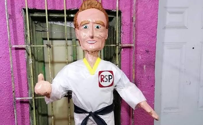 Tras polémica, Alfredo Adame ya tiene piñata