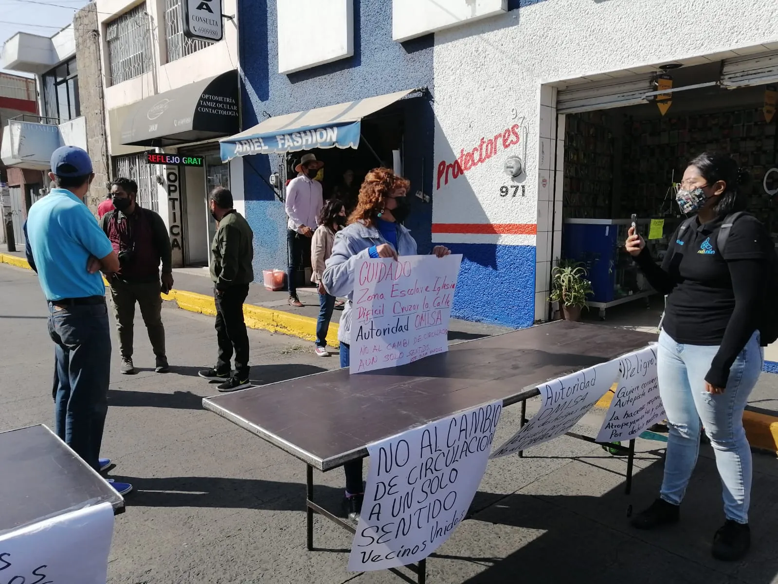 Vecinos de colonias de Morelia protestan por cambio de sentido de calles
