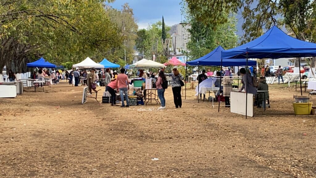 Vecinos denuncian Bazar Naranja