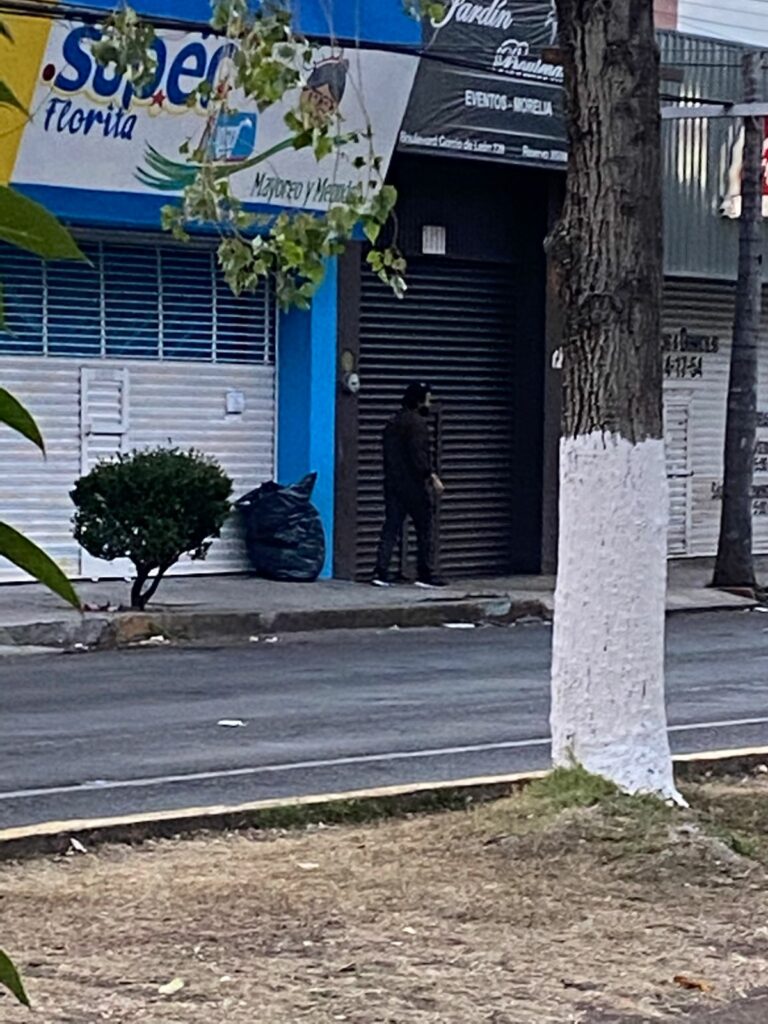 Vecinos denuncian Bazar Naranja