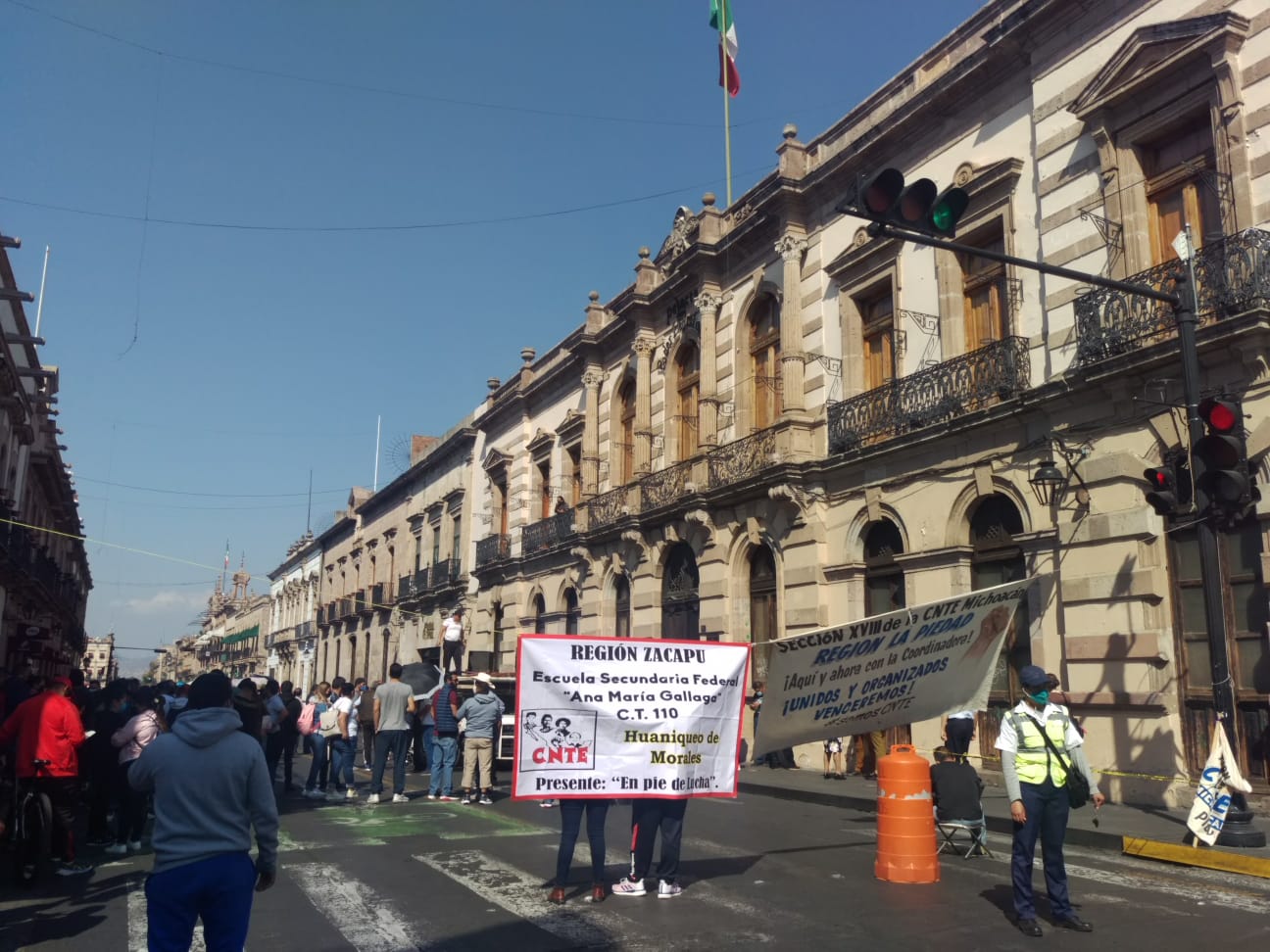 Se atrinchera Congreso de Michoacán ante protesta de la CNTE
