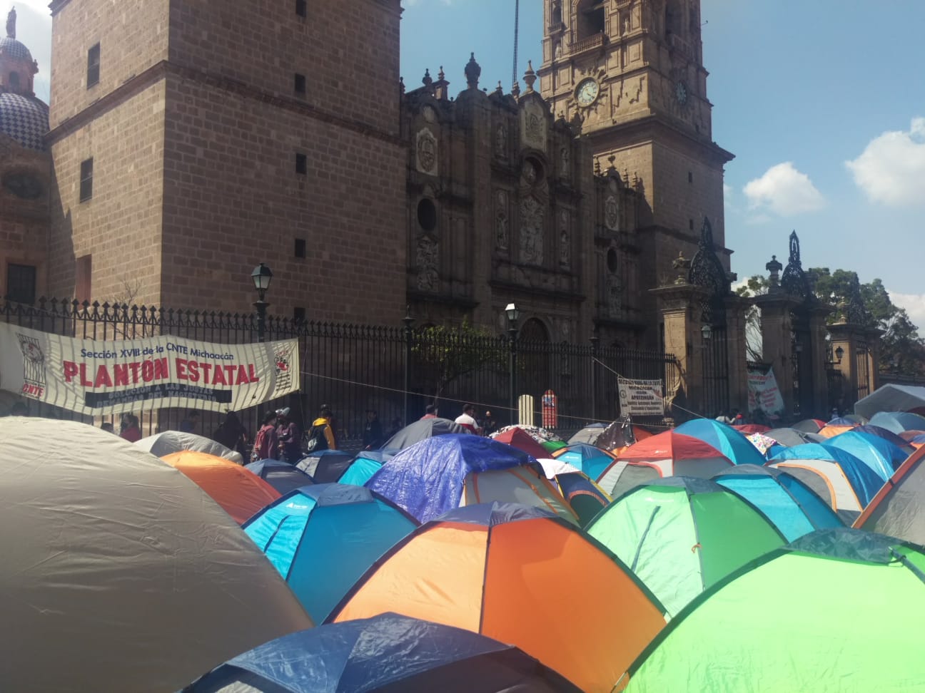 Continuará plantón de la CNTE; exigen diálogo con el gobernador