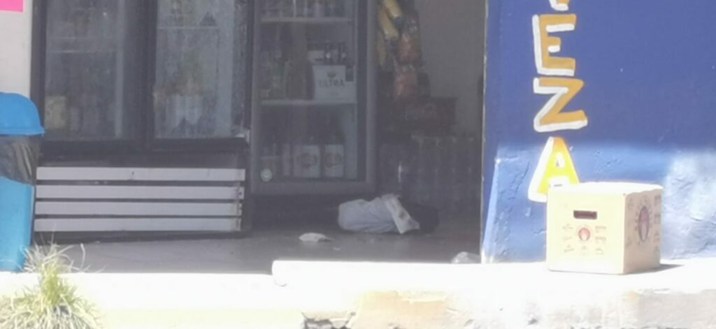 Atacan a balazos a dueño de tienda de abarrotes en Morelia