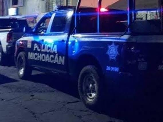 Ejecutan a balazos a sujeto en pleno centro de Uruapan