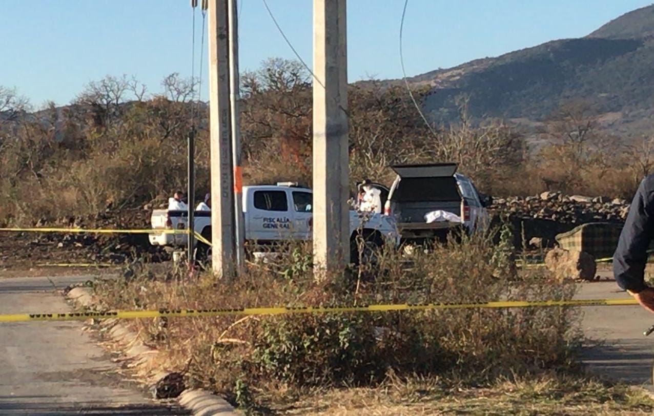 Ejecutan a dos personas en un predio de Villas del Pedregal