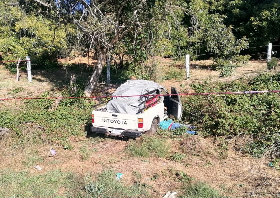 Ejecutan a dos sujetos con el tiro de gracia en Ziracuaretiro