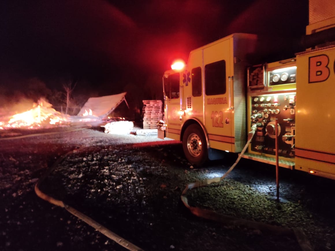 Esta madrugada se incendia maderería en la salida a Quiroga