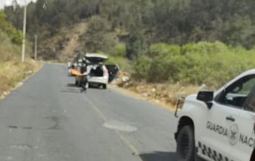 Localizan vehículos incinerados en carretera Capacuaro-Arantepacua