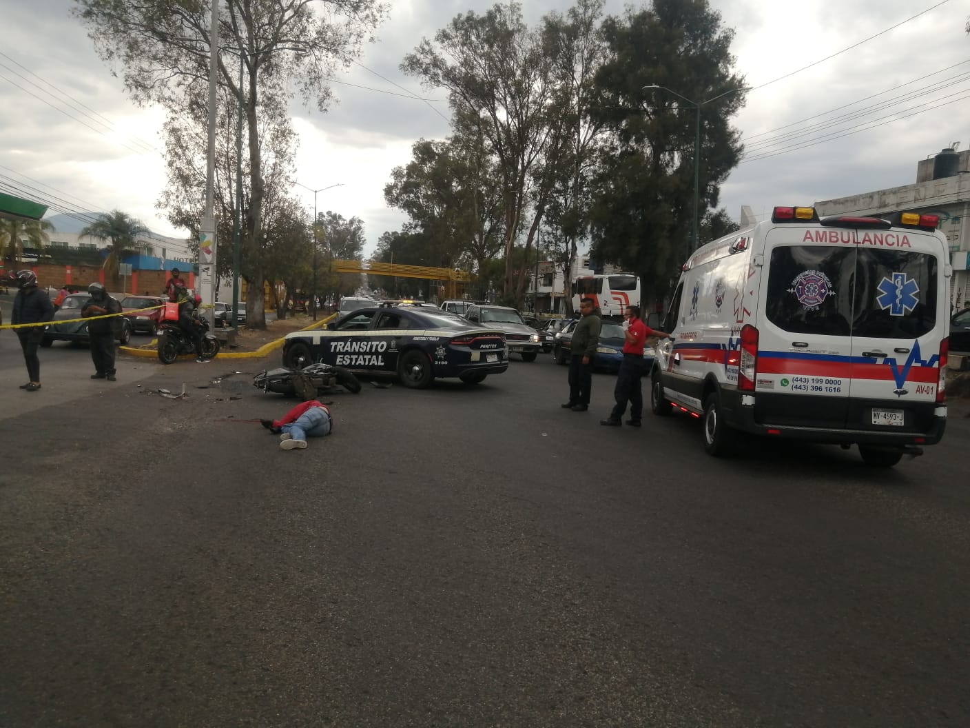 Motociclista muere atropellado en la avenida Madero Poniente