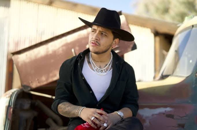 Padres de Christian Nodal demandados por fraude