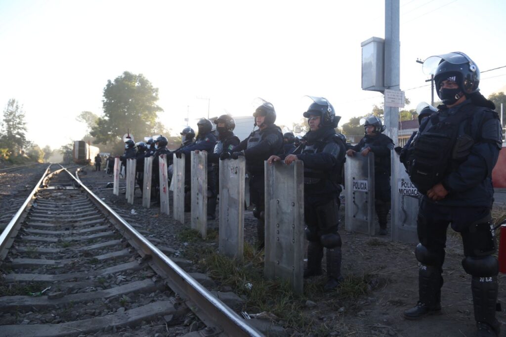 Policía Michoacán y Guardia Nacional vigilan vías férreas de Caltzontzin