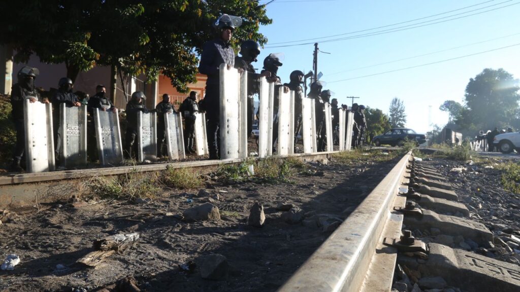 Policía Michoacán y Guardia Nacional vigilan vías férreas de Caltzontzin