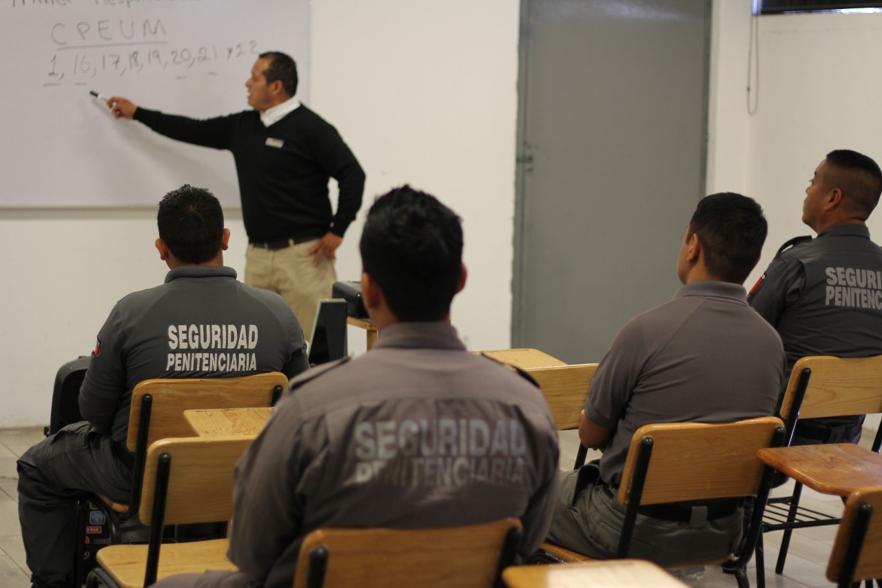 Sistema Penitenciario capacitación a oficiales