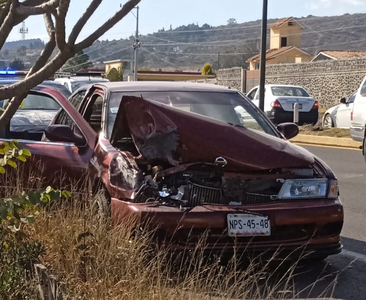 Vehículo choca salida a Quiroga_2