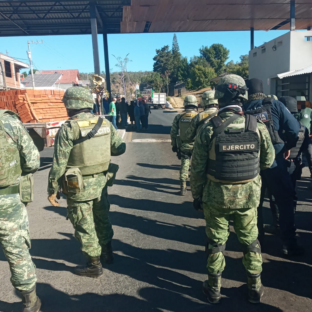 A disposición de FGR, los 32 detenidos del CJNG en San Juan Nuevo