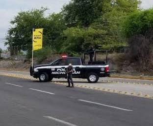 Asaltan a alcalde de Charapan; le roban su vehículo