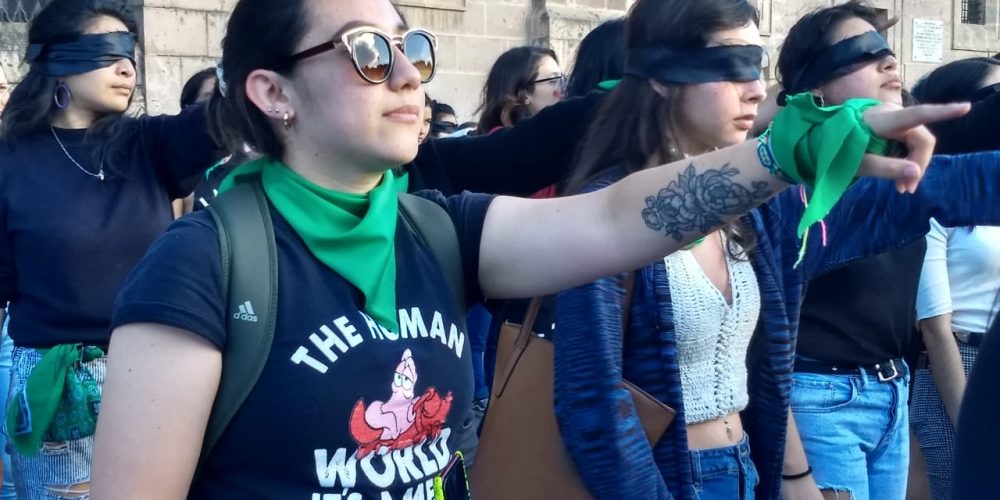 INAH rechaza confrontarse a feministas por pintas en edificios