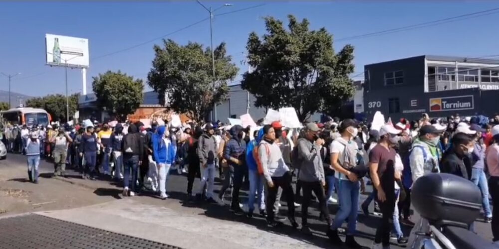 Normalistas michoacanos exigirán plazas automáticas en Palacio Nacional