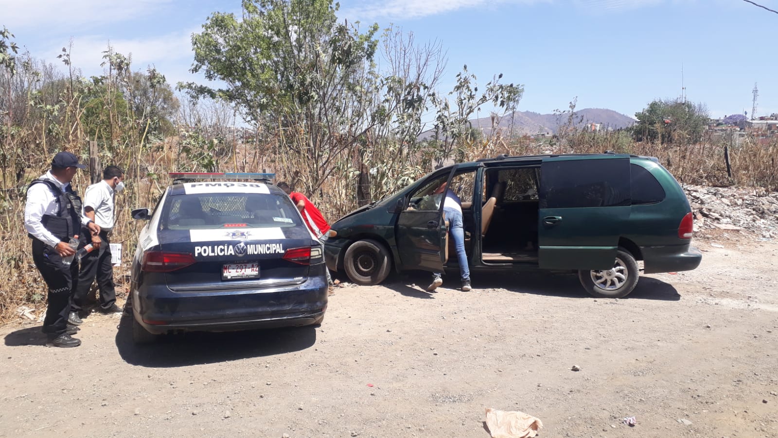 Patrulla de la Policía Municipal choca contra una camioneta en la colonia Obrera