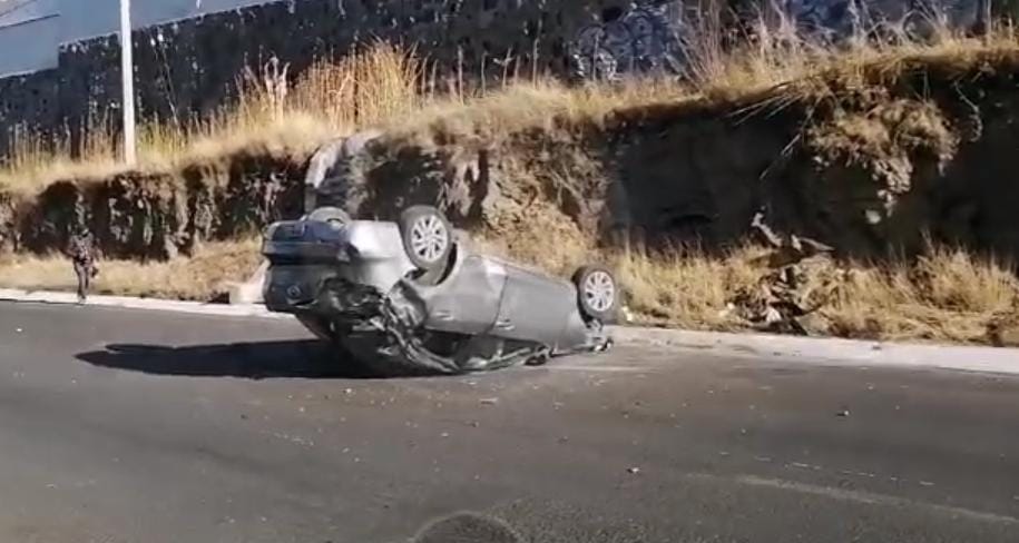 Vuelca un carro en la salida a Mil Cumbres