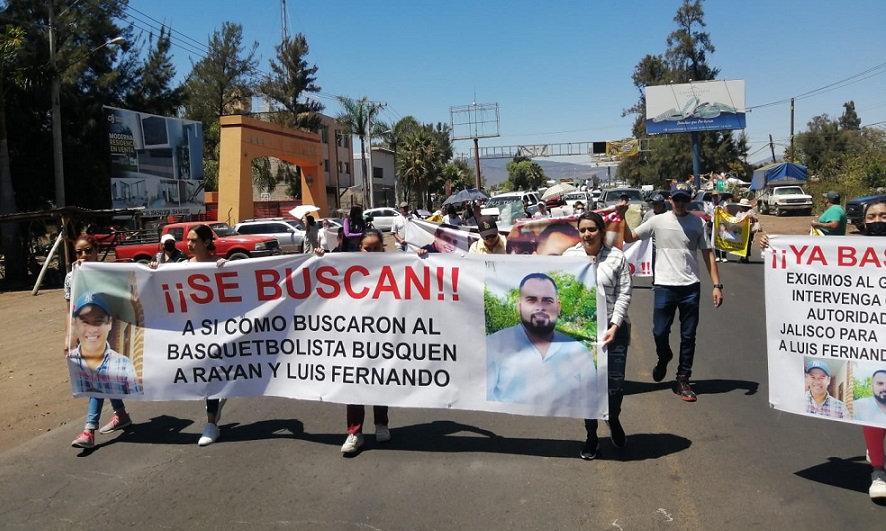 bloquean carretera Los Reyes-Peribán