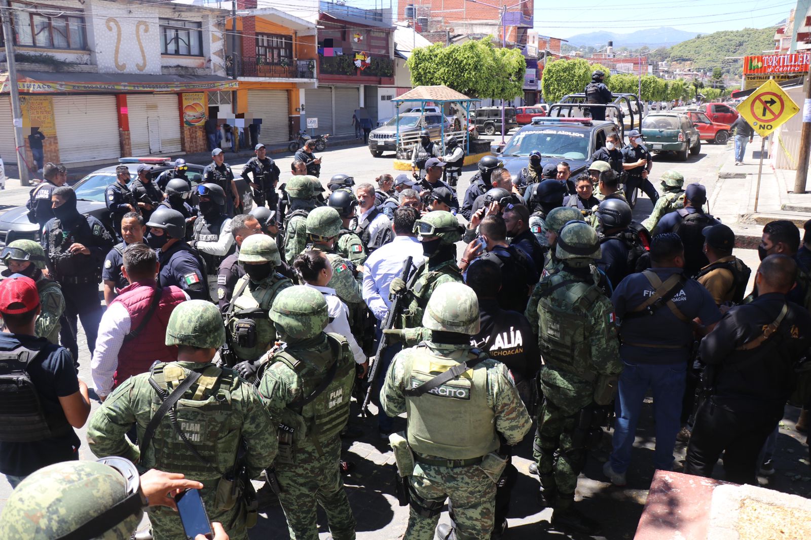 ¡Inédito! Detienen a 32 integrantes del CJNG en Michoacán