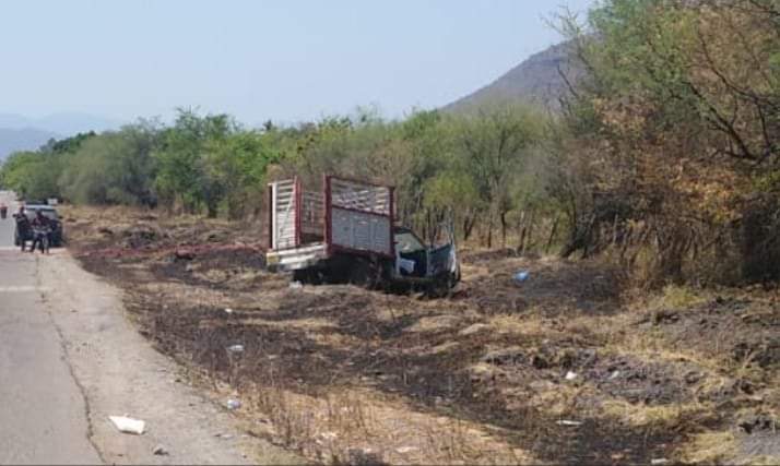 Acribillan a sujeto que viajaba en su camioneta, en Buenavista, Michoacán