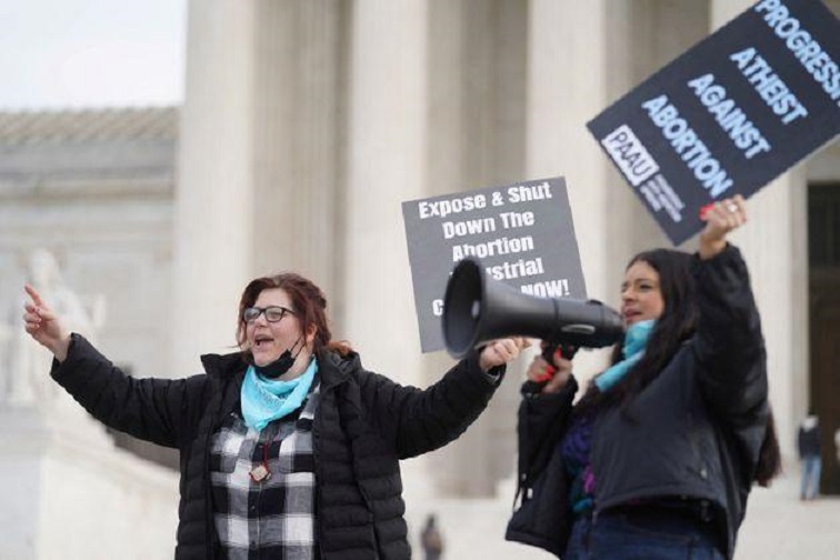 Hallan 5 fetos activista antiaborto