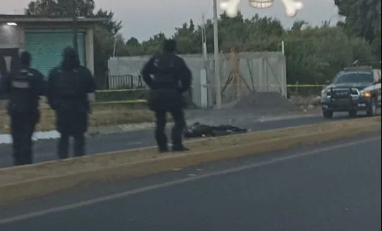 Incendian cuerpo de un hombre en la carretera a Paracho