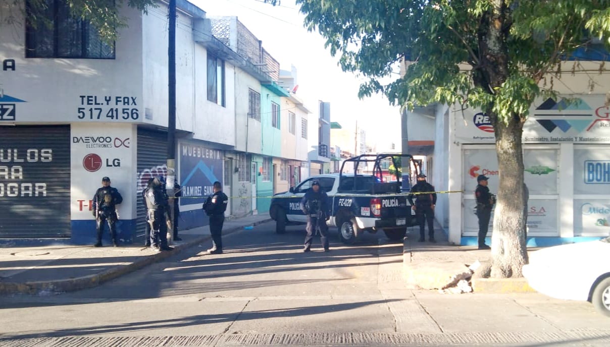 Localizan cadáver embolsado en centro de Zamora