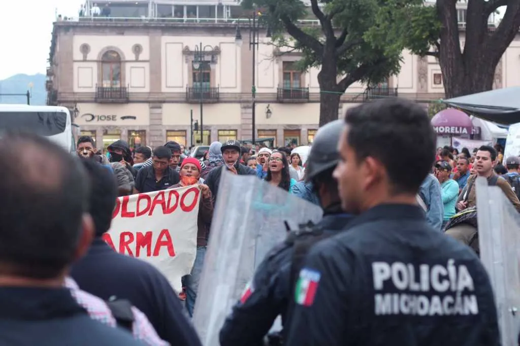 No se usará fuerza pública para retirar plantón de normalistas Bedolla