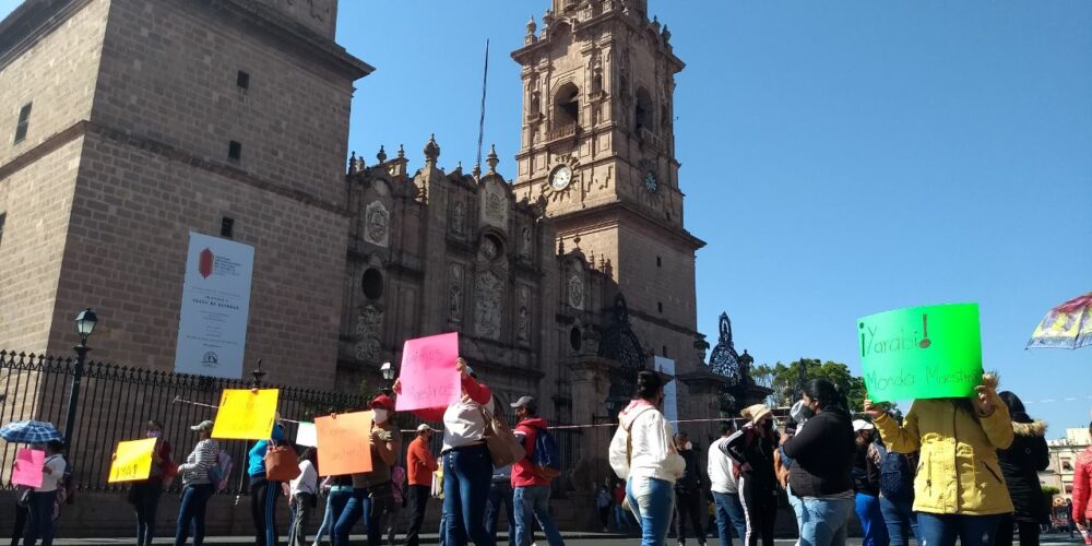 Normalistas advierten instalar plantón frente a Catedral