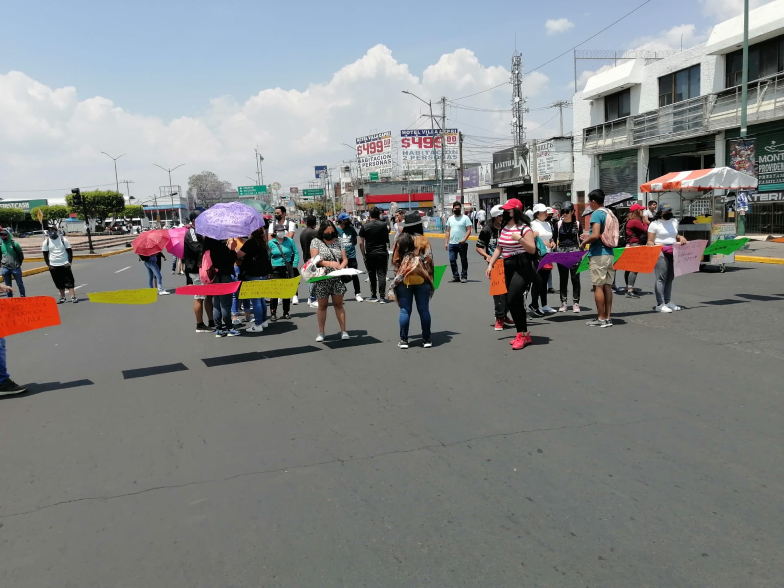 Se preparan normalistas para marchar