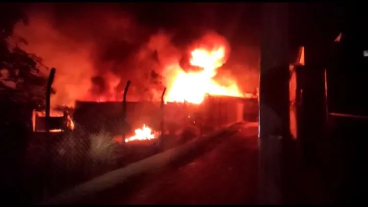 Se incendia planta recicladora en la colonia 18 Marzo en Uruapan