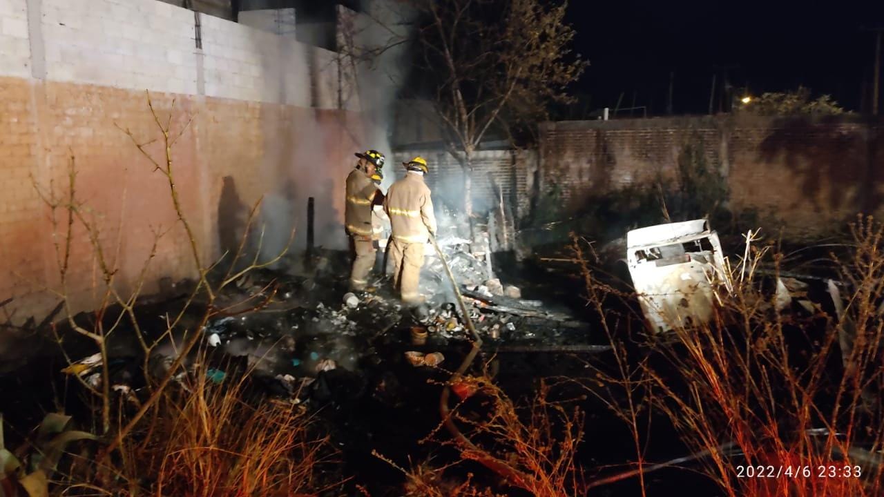 Un incendio consume una vivienda en la colonia Bosques de Uruapan