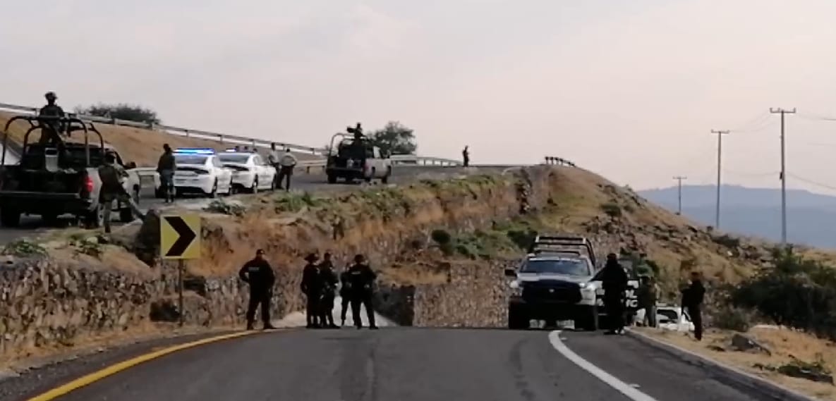 Abandonan seis hombres ejecutados en una camioneta en Capacho